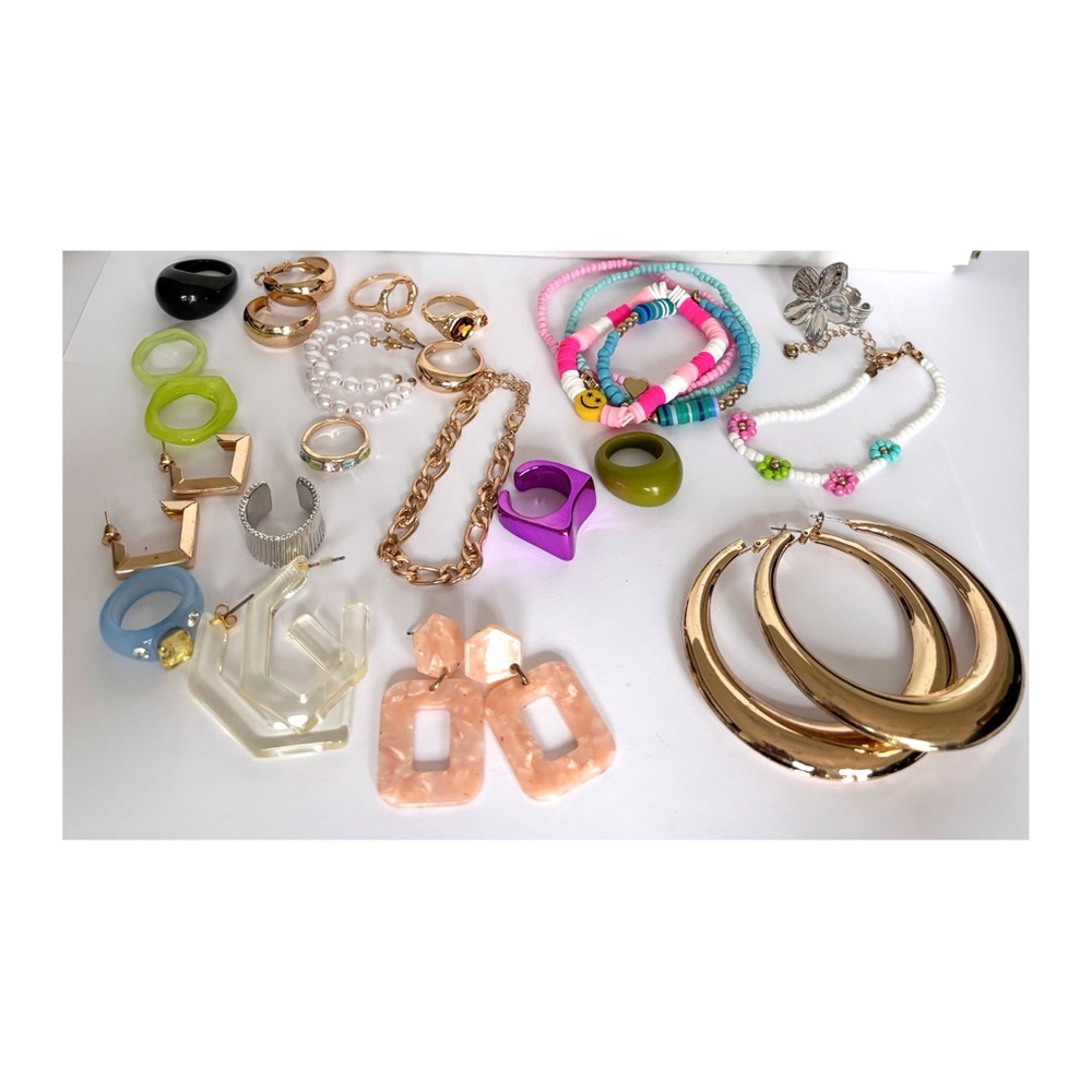 Bundle of Mixed Costume Jewelry